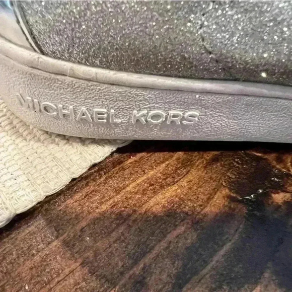 Michael Kors Keaton Stripe lace up sneakers, silver size 8.5, GUC - Picture 2 of 8